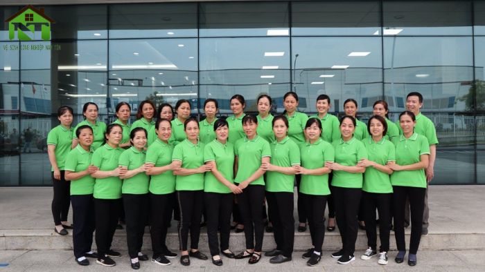Đội ngũ nhân viên vệ sinh công nghiệp Nam Tín sở hữu 